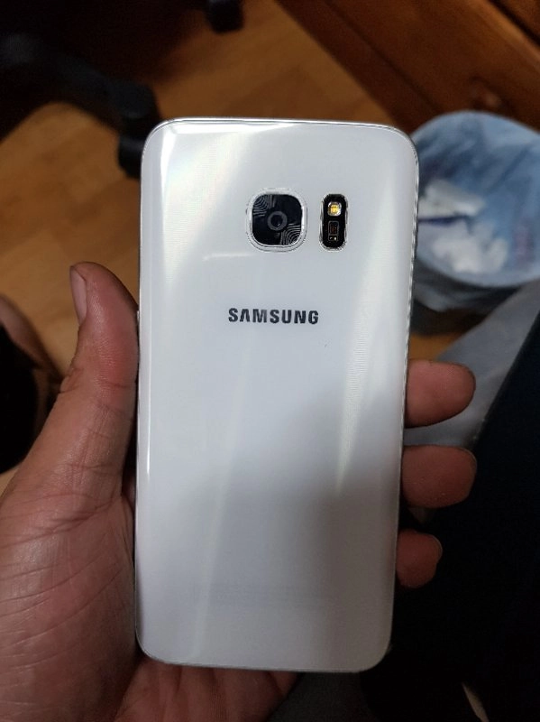 갤럭시s7u+ 흰색 s급팝니다
상자까지 풀이고요
 이미지