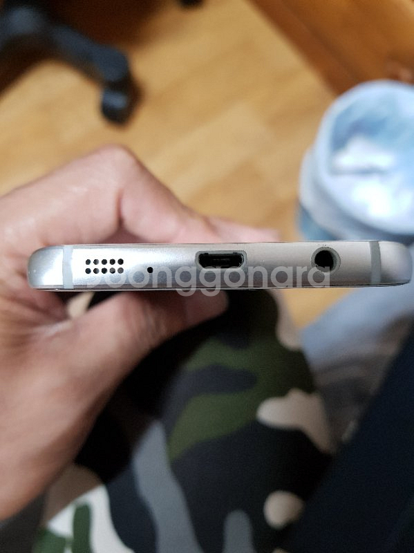 갤럭시s7u+ 흰색 s급팝니다
상자까지 풀이고요
--1