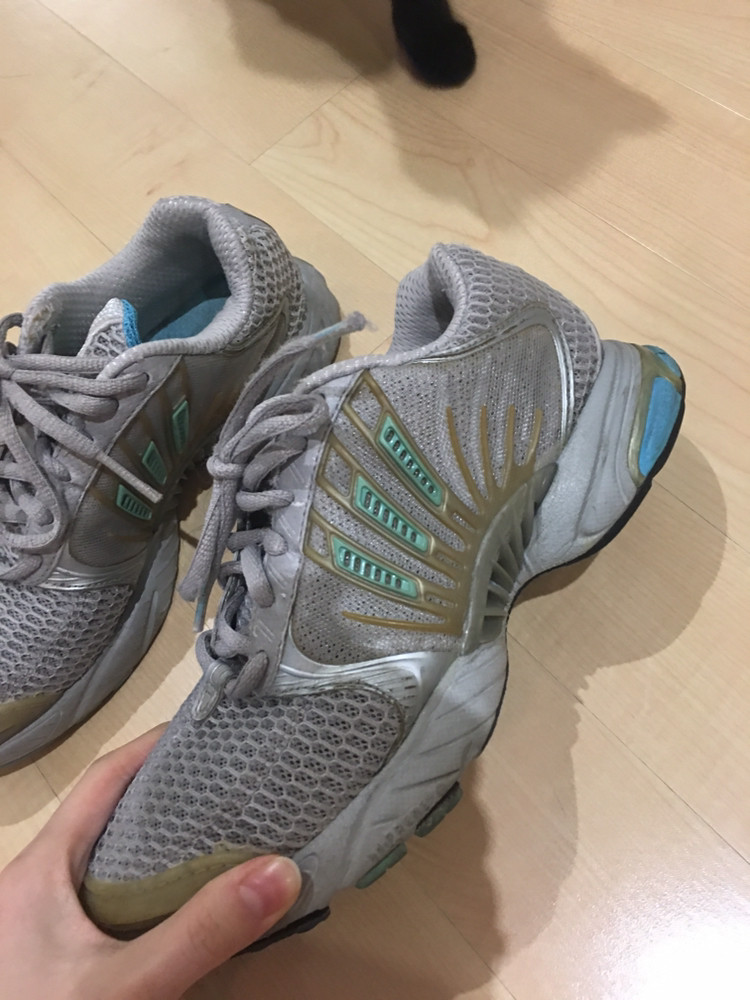 아디다스 정품 회색 운동화 230--1