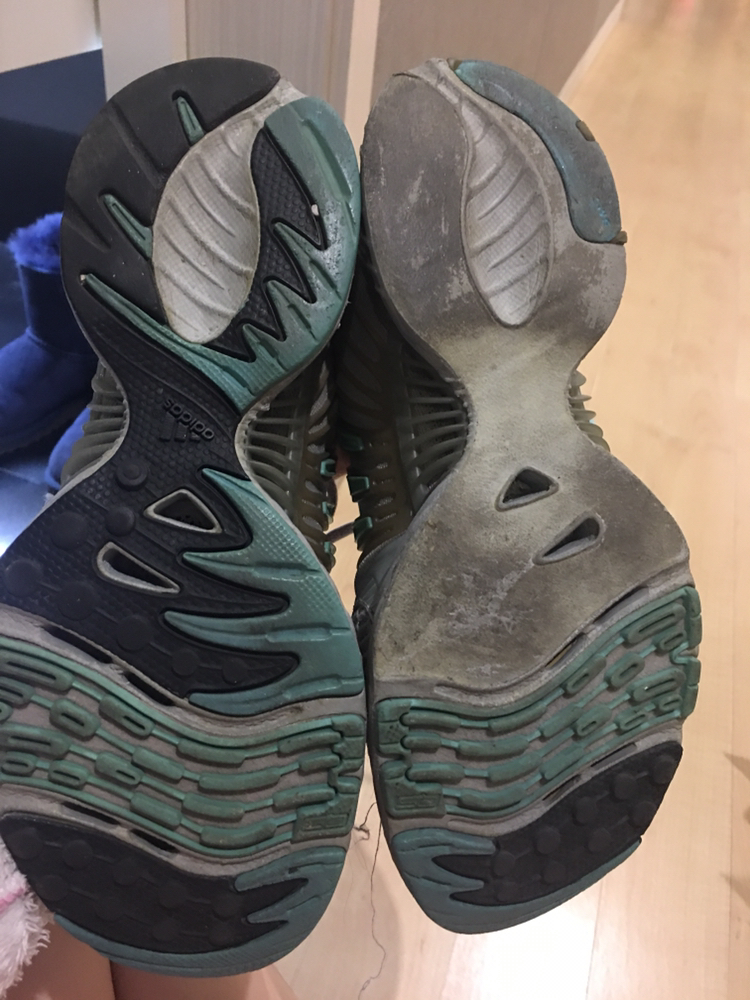 아디다스 정품 회색 운동화 230--2