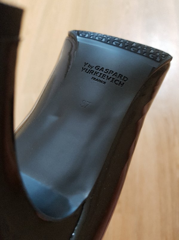 가스파드유키비치 240사이즈--1