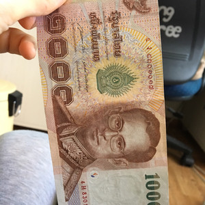 6000바트 팝니다