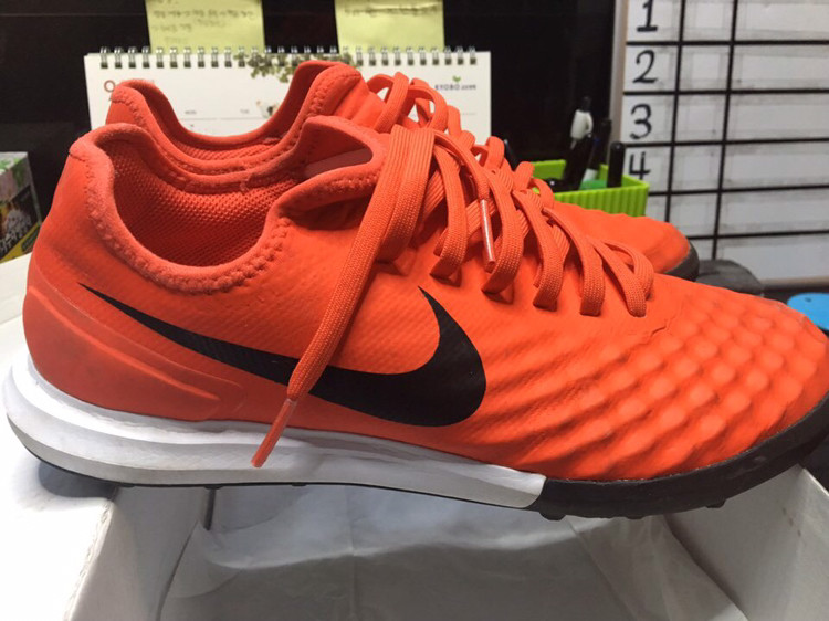 나이키 마지스타X 피날레 축구화팝니다--0