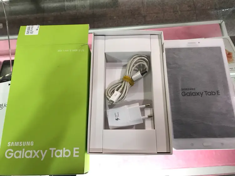 갤럭시 TAB E 진짜 상태 좋은거 싸게 팝니다 이미지