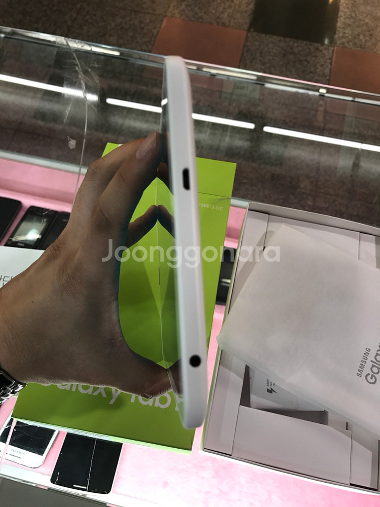 갤럭시 TAB E 진짜 상태 좋은거 싸게 팝니다--3