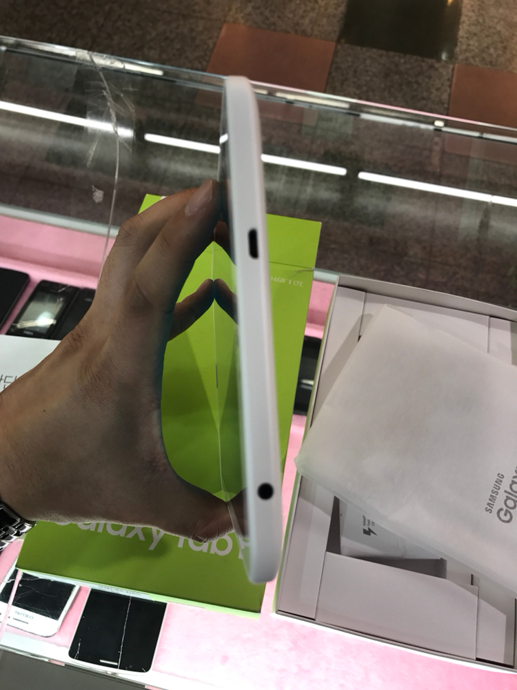 갤럭시 TAB E 진짜 상태 좋은거 싸게 팝니다--3