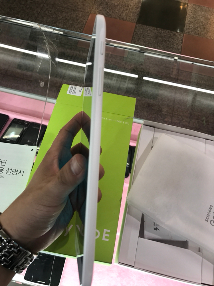 갤럭시 TAB E 진짜 상태 좋은거 싸게 팝니다--4