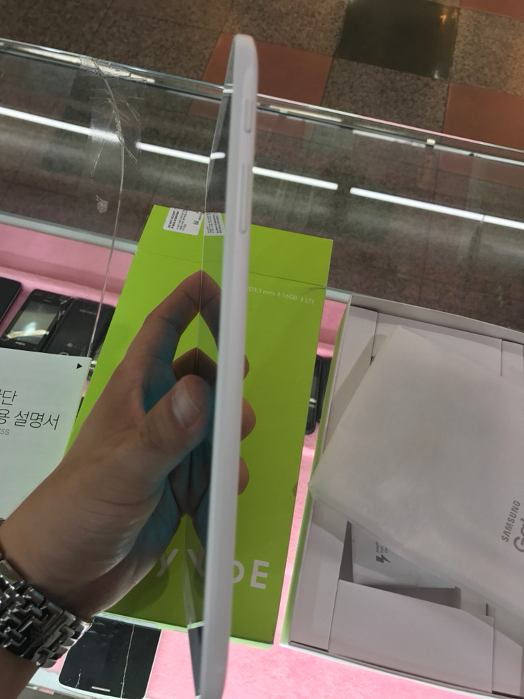 갤럭시 TAB E 진짜 상태 좋은거 싸게 팝니다--5