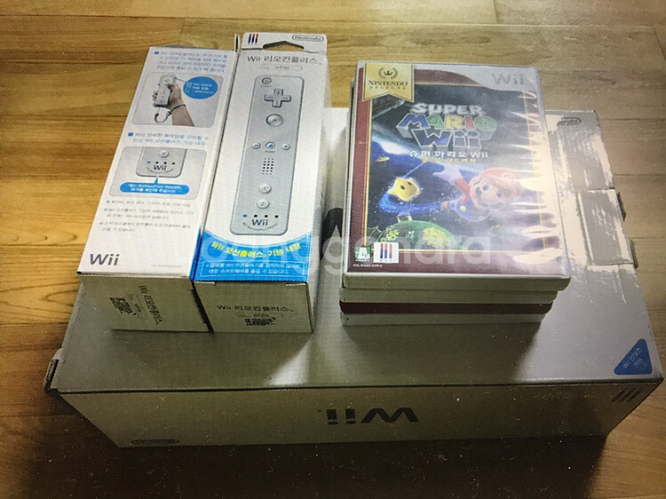 닌텐도 wii(본체, 눈자크2, 리모컨4, 시디4--0