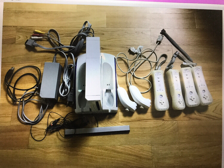 닌텐도 wii(본체, 눈자크2, 리모컨4, 시디4--5