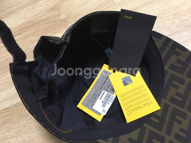 가격포기!정품!새상품 펜디 볼캡 fendi 레어템--1