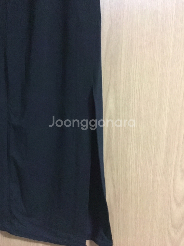 드메종 슬릿 롱스커트 팝니다---2