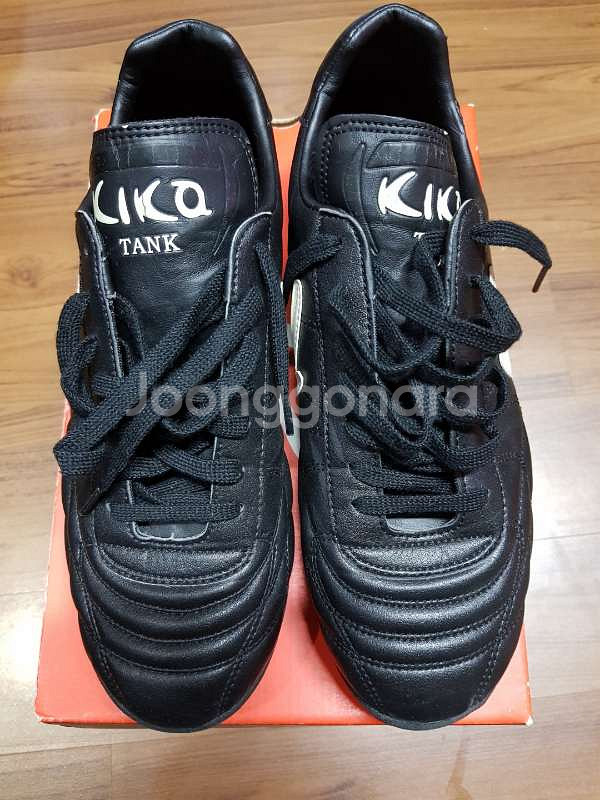 KIKA 키카  축구화 270mm 2만원--0