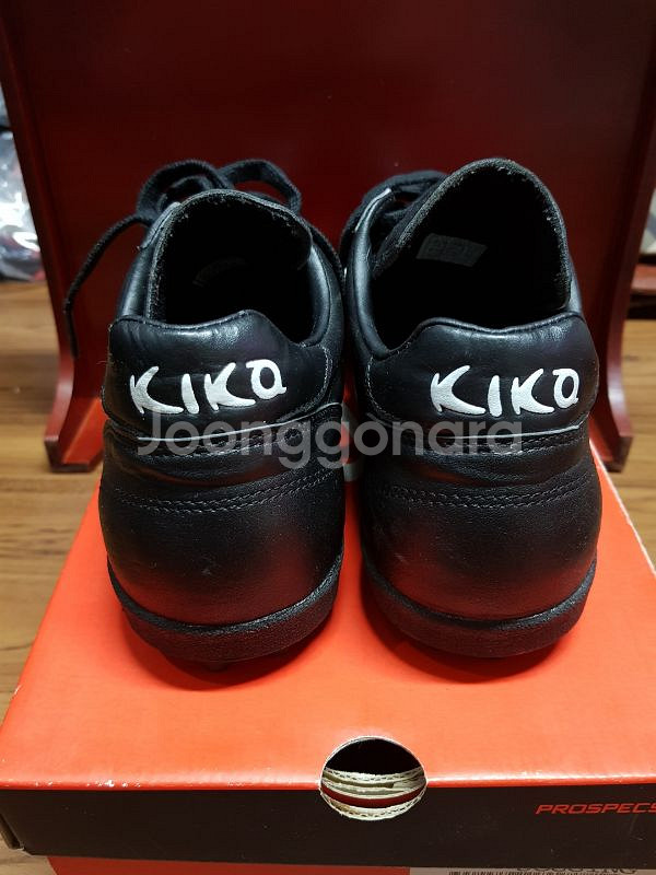 KIKA 키카  축구화 270mm 2만원--2
