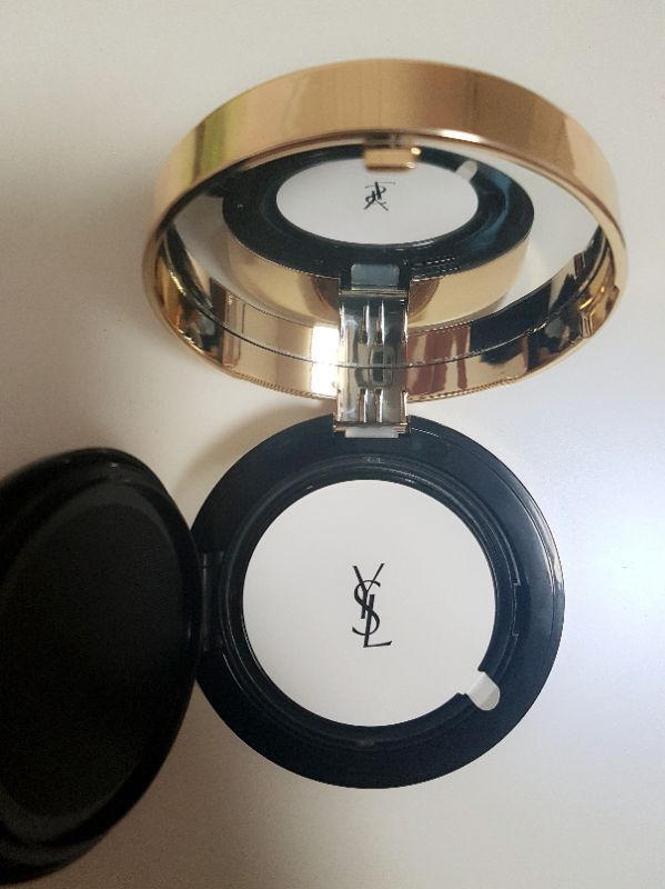 입생로랑 르 쿠션 엉끄르드 뽀 이미지