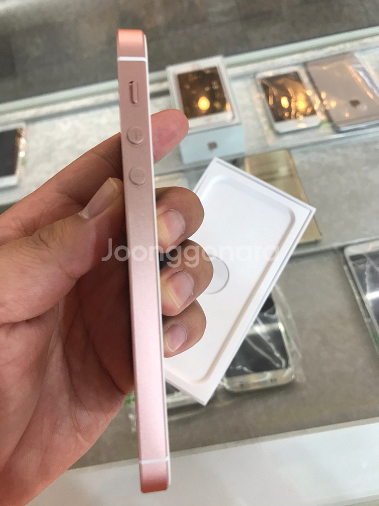 아이폰SE 64기가 로즈골드 가개통 미사용 저렴하--4