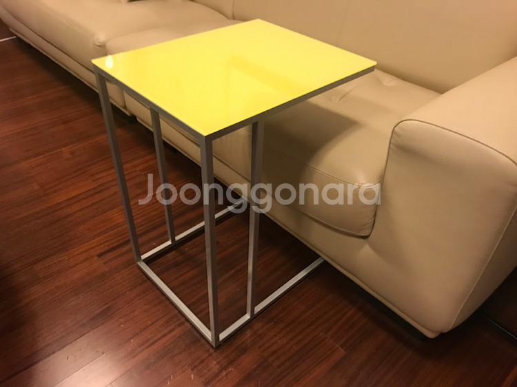 한샘 쇼파 사이드 테이블(노트북 테이블) 2만원--1