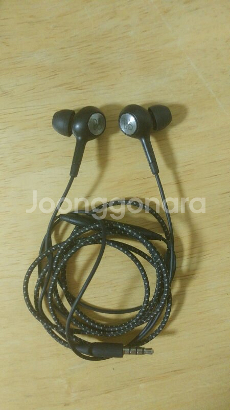 v20 이어폰 뱅앤올룹슨 2만원--1