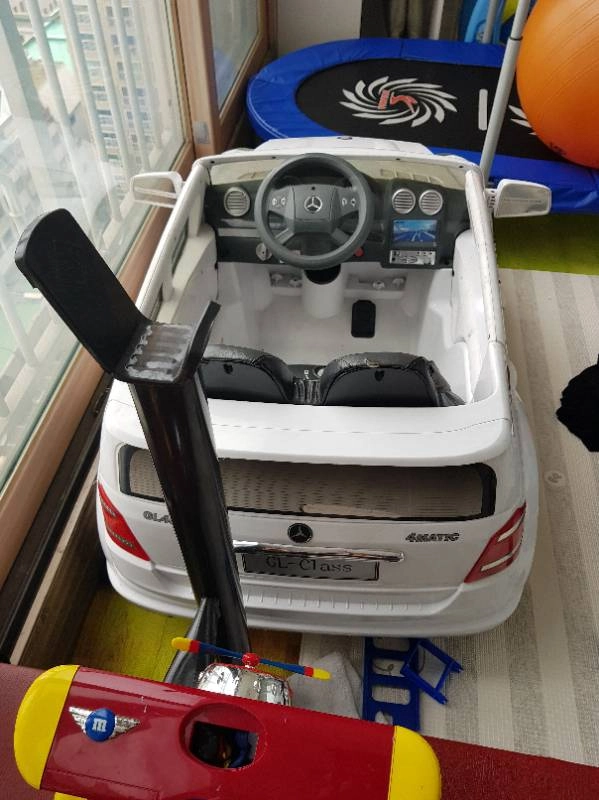 벤츠 2인용 전동자동차 이미지