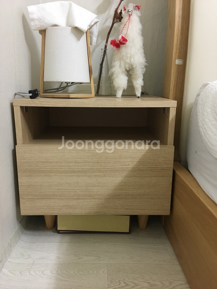 침대 협탁 판매 합니다--0
