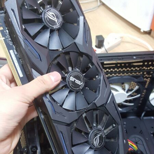 Gtx 1070 strix o8g 팝니다.