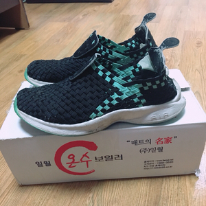나이키에어우븐(티파니)