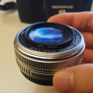 올림푸스 마포 17mm f2.8 팝니다