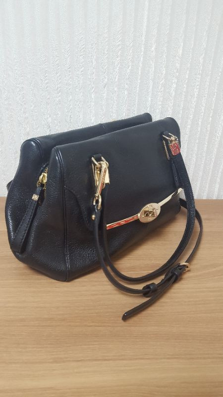 코치 숄더백 저렴하게 드려요--3