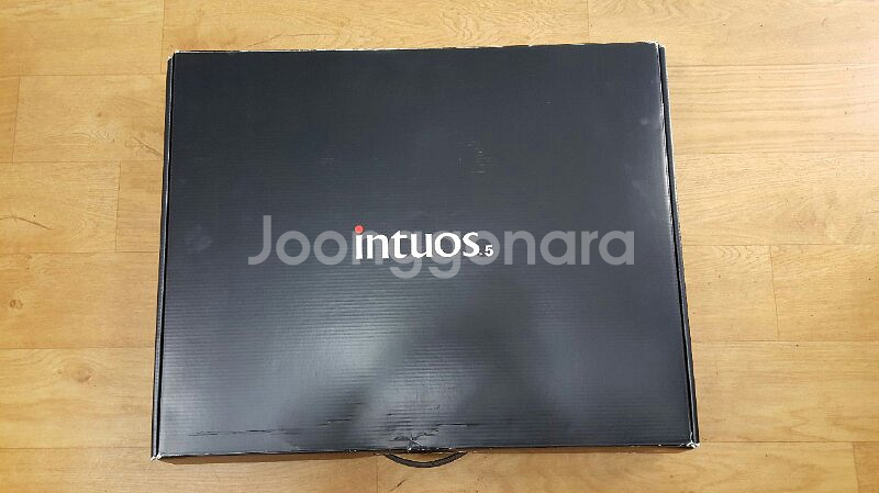 intuos5 touch pen tablet PT--0