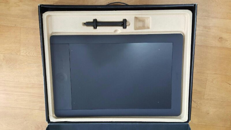 intuos5 touch pen tablet PT--2