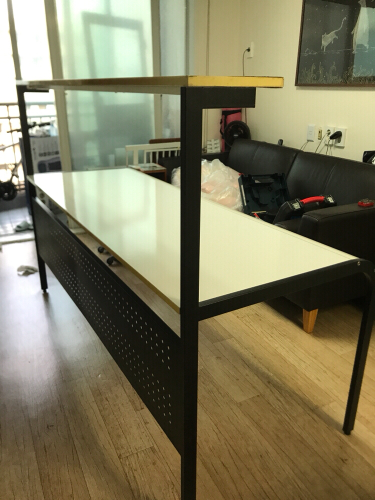 흰색 사무용 책상 판매합니다 이미지