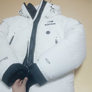 아이더 대장, 제레미 자이언트 급쳐합니다