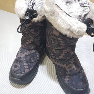 가격내림!노스페이스 패딩부츠(230)
