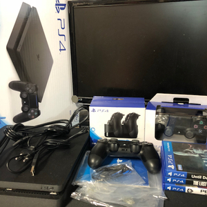 ps4슬림블랙 500 상태 좋고 구성품좋고  팔아