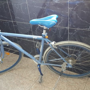 파란색 하이브리드 자전거 팝니다