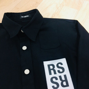 라프시몬스 패치셔츠