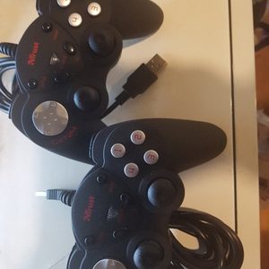 조이패드 Trust gxt24 게임패드