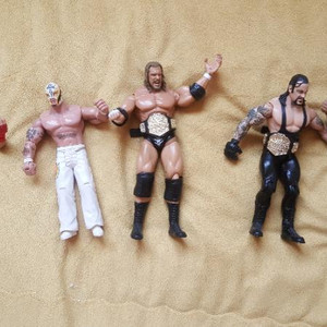 WWE 피규어 팝니다. (헐크호건, 언더테이커, 