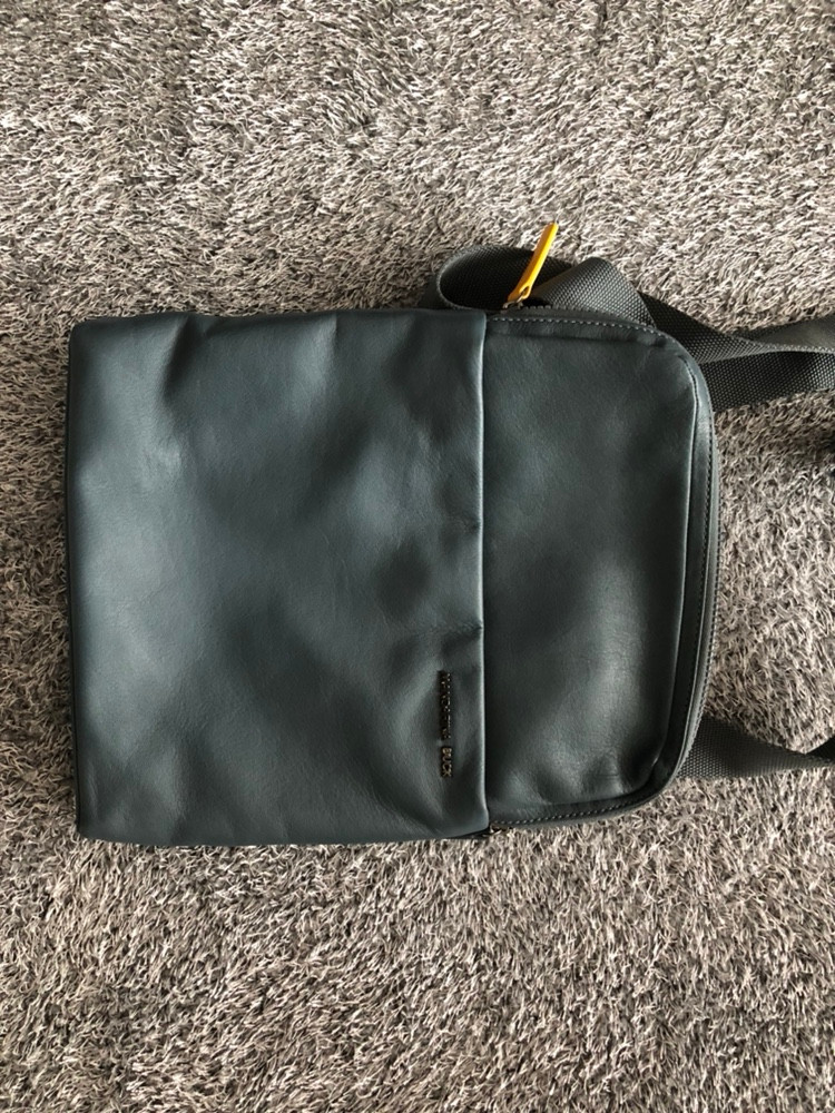 만다리나덕 크로스백 이미지