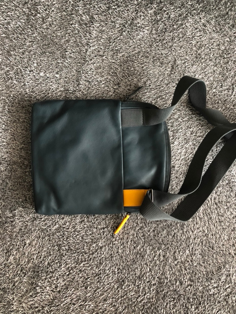 만다리나덕 크로스백 이미지