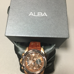 ALBA 가죽 손목시계 판매합니다.