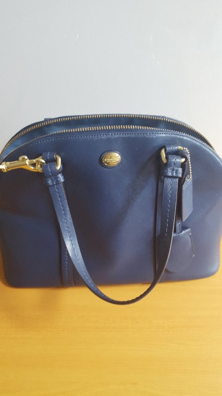 코치 숄더백 싸게 드려요--1