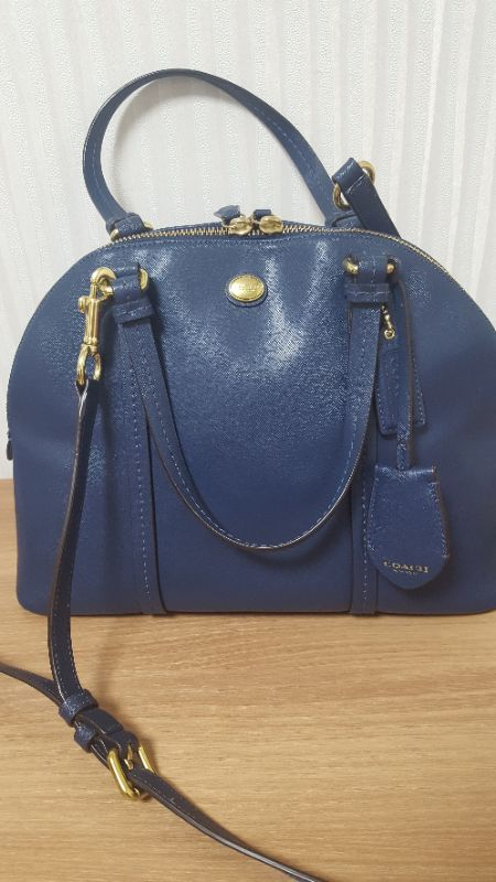 코치 숄더백 싸게 드려요--4