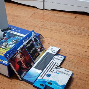 ps4 슬림 판매합니다! 약간 네고가능!