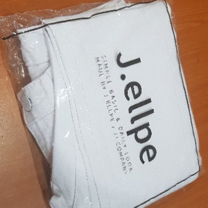 여성 스판데님 흰바지 S사이즈 새제품 팔아요