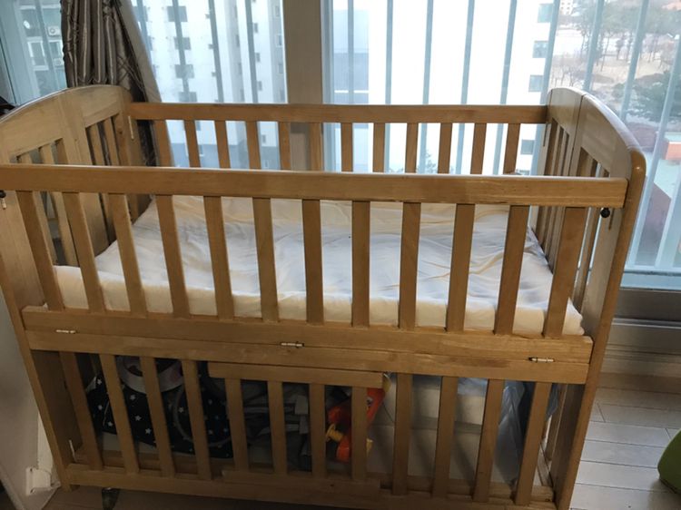 아기침대 이미지