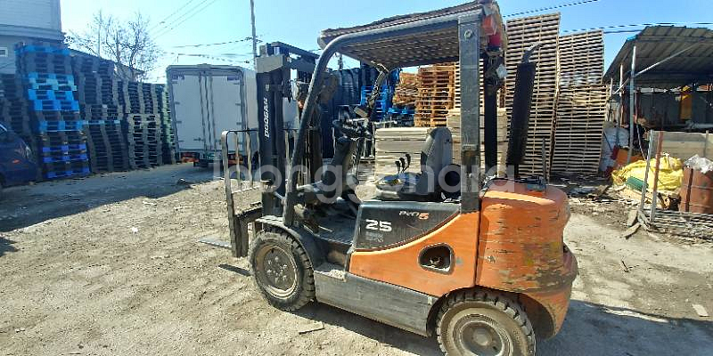두산지게차 2.5톤 디젤 --1