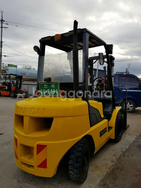 현대지게차 3톤 디젤--1