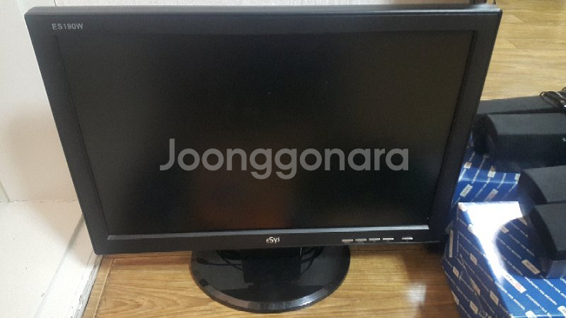 19인치 와이드 모니터 고장난것 팝니다--0