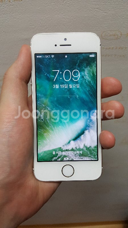 아이폰se 64g 골드--0